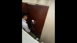 Chinese直男银行员工上班厕所飞机，超硬！