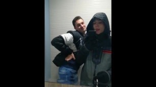 Pakic i Aleksa Show u WC-u u Zmaju