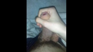 Teen Likes to Masturbate in his Bed