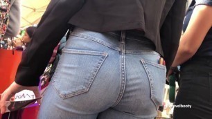 Sexy Teen Booty Waiting in Line