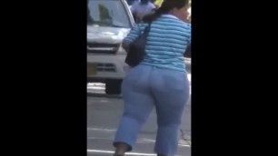 BIG BOOTY MEXICAN MATURE IN JEANS CANDID