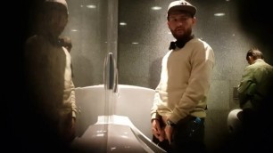 Je Filme Mecs Aprés Pisser