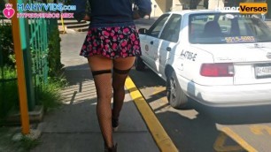 Putita Exhibicionista Con Minivestido Paseando Por Cdmx