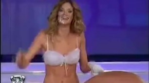 Paula Chaves Bailando Striptease