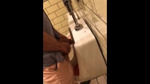 Spy Man Piss Public Urinal ... very Big Cock