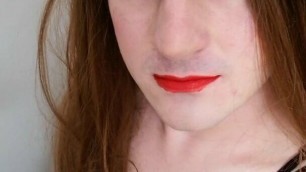 Crossdresser Niki deepthroats dildo