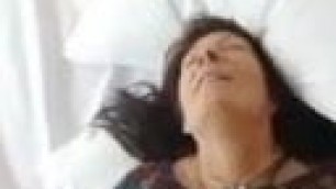 Cogiendose a la abuela lo disfruta