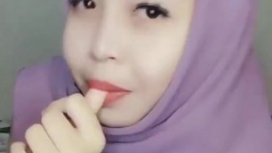 Islamic EDM DJ Reviews Her Brand New Track