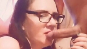 Doamna profesoara preia conducerea suge pula cu mare pofta