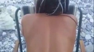 esra deniz kenarinda gotunu siktiriyor