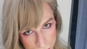 Shining like a Diva softly teasing n stroking 'til cum comes