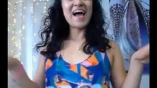 AMATEUR GIRLFRIEND LIKES TO SHOW HER BEAUTIFUL PUSSY