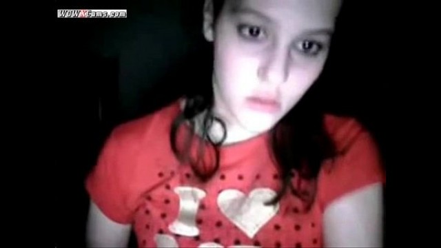 Red Shirted Beauty Cam Show