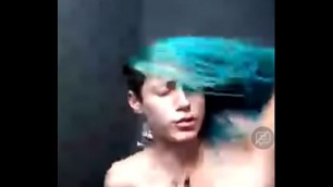 Blue hair babe giving a good blowjob live