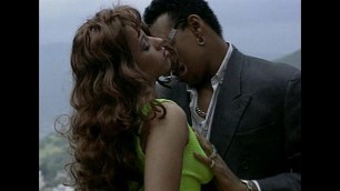 Metro - Pat Pung Angels - scene 1